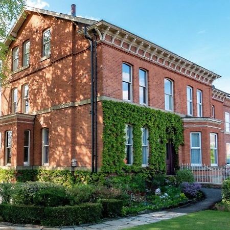Cornerstones Guest House Сейл Экстерьер фото