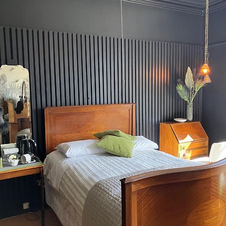 Cornerstones Guest House Сейл Экстерьер фото