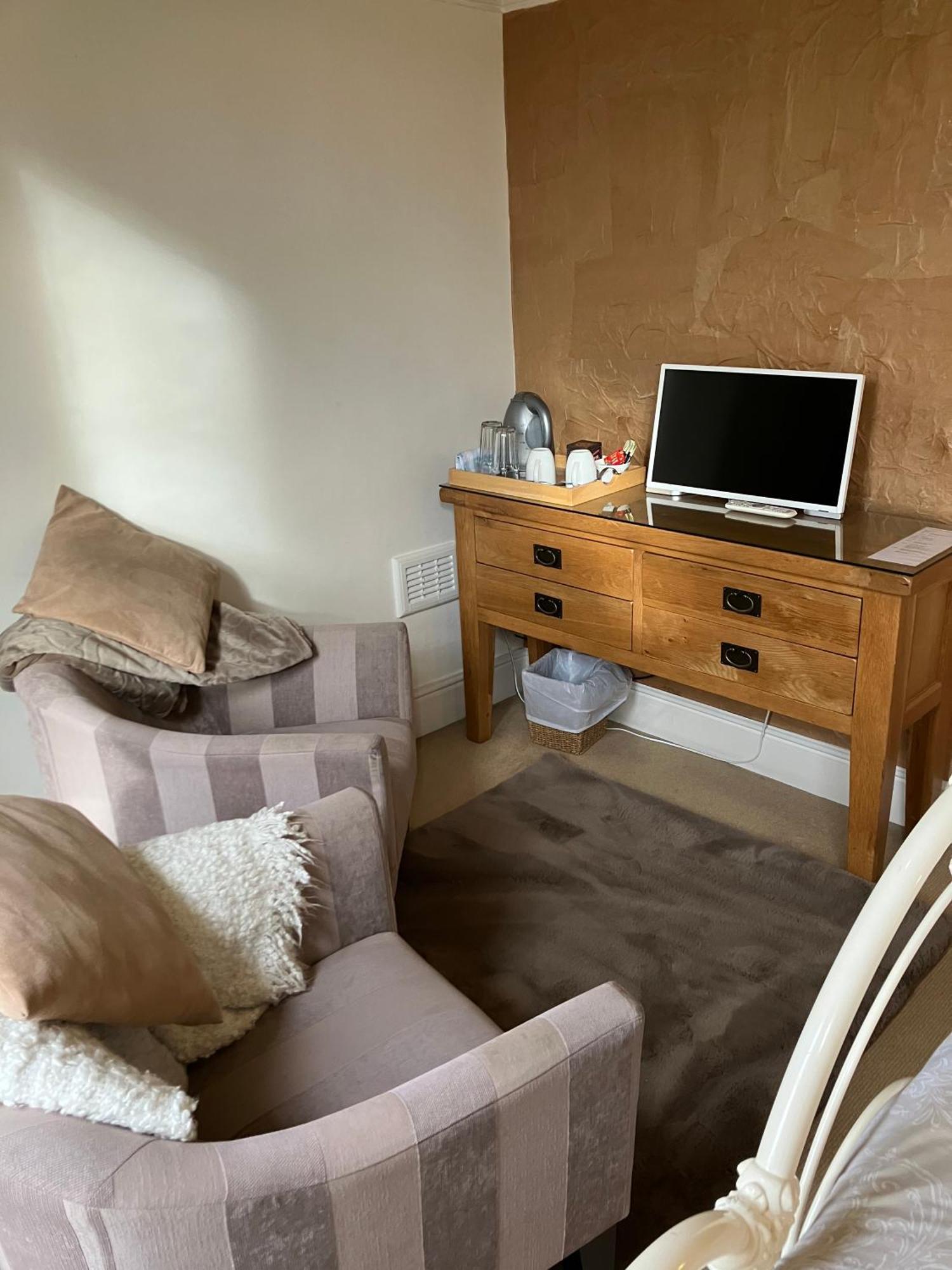 Cornerstones Guest House Сейл Экстерьер фото