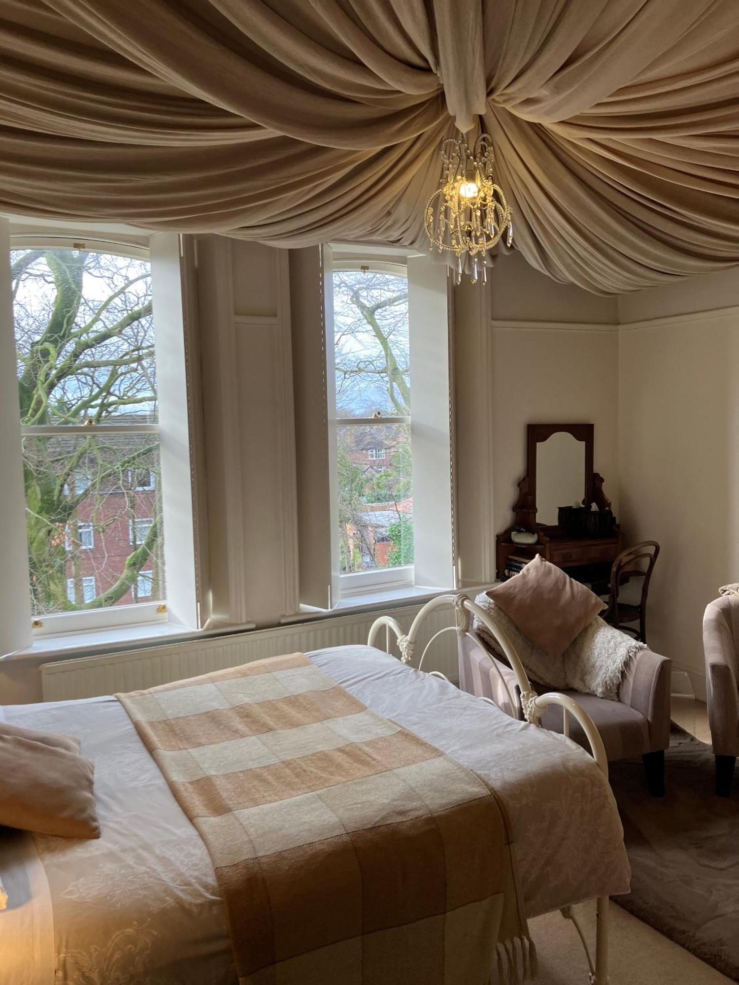 Cornerstones Guest House Сейл Экстерьер фото