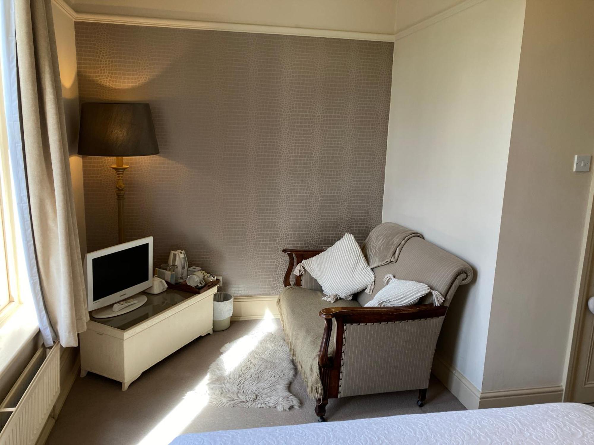 Cornerstones Guest House Сейл Экстерьер фото