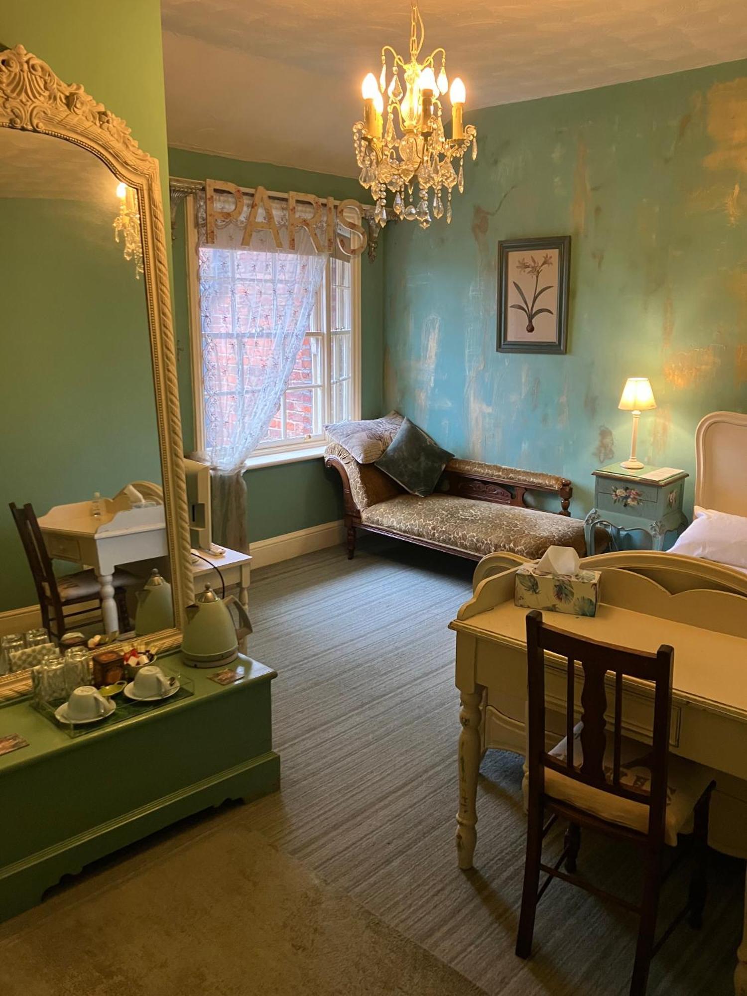 Cornerstones Guest House Сейл Экстерьер фото