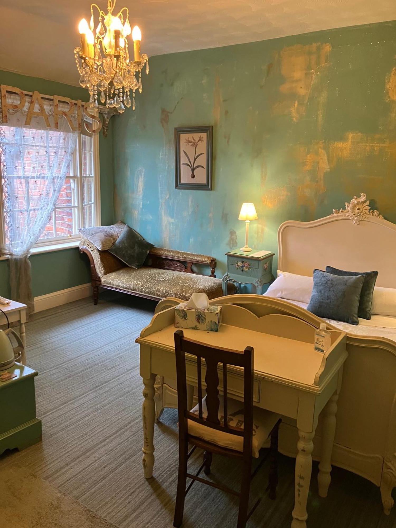 Cornerstones Guest House Сейл Экстерьер фото