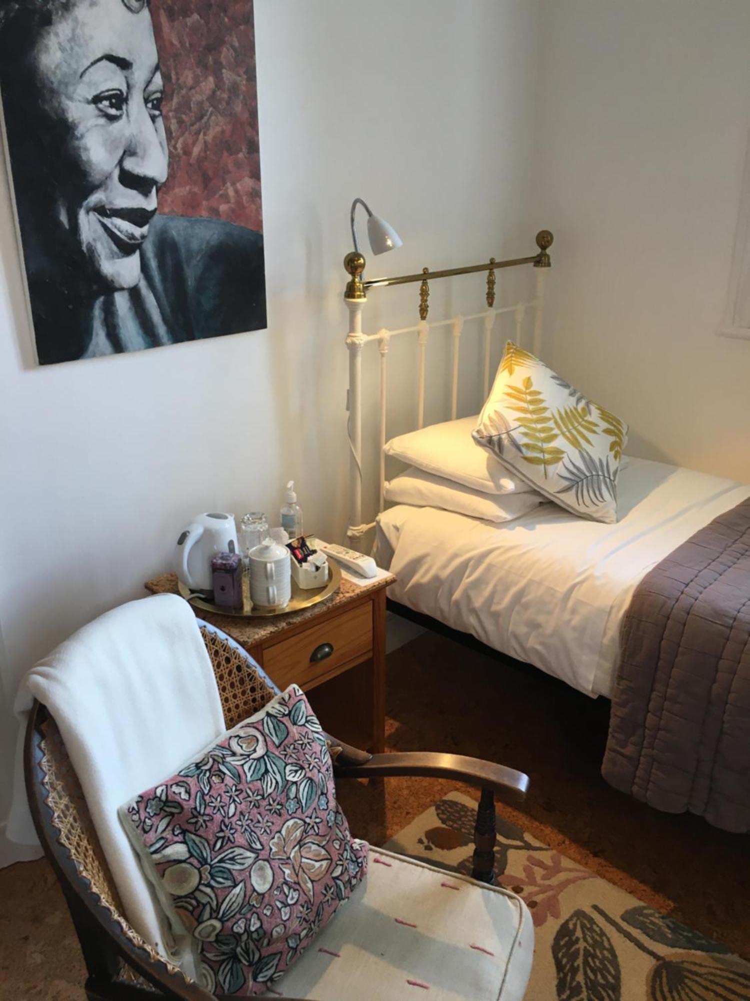 Cornerstones Guest House Сейл Экстерьер фото
