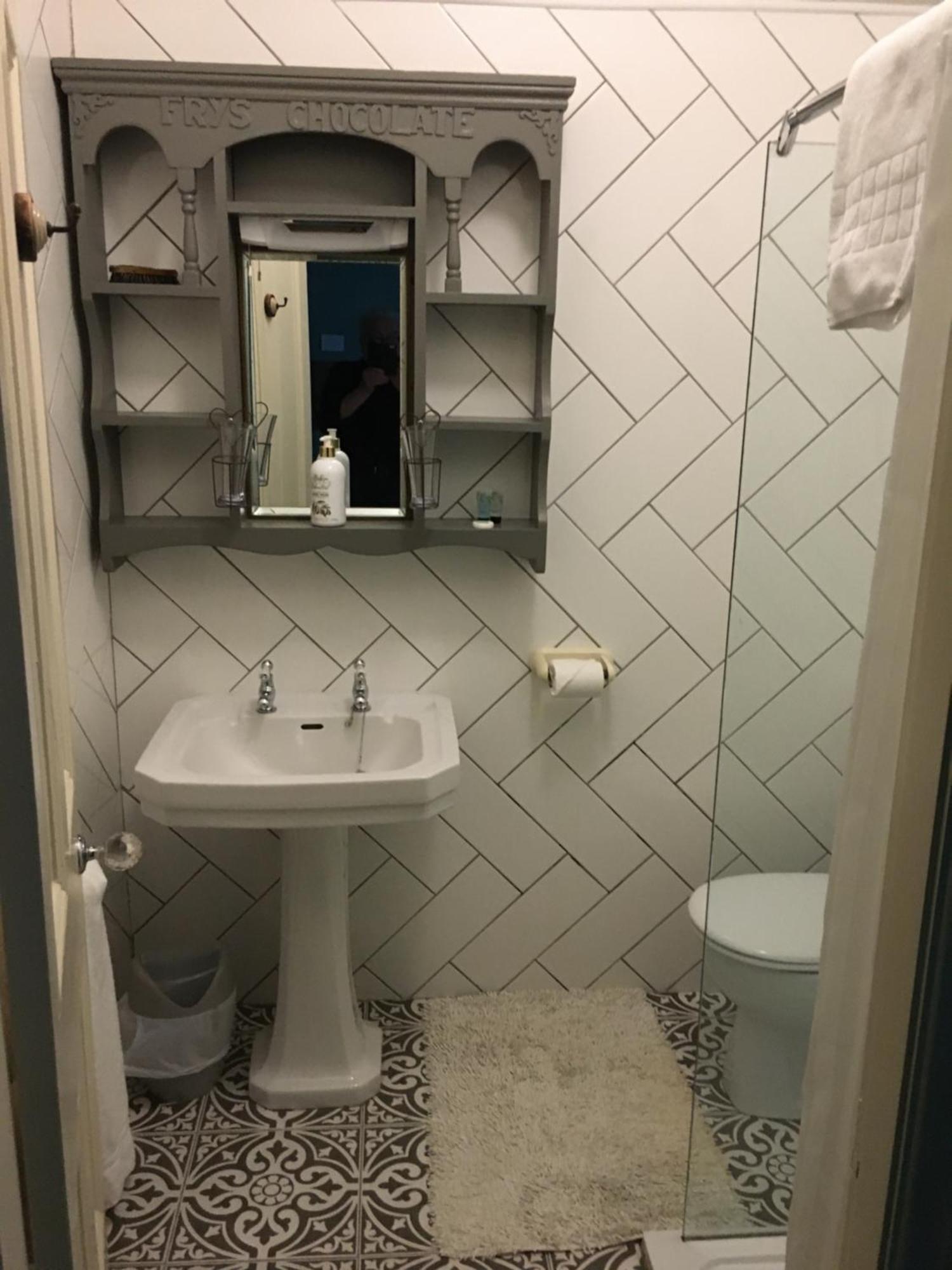 Cornerstones Guest House Сейл Экстерьер фото