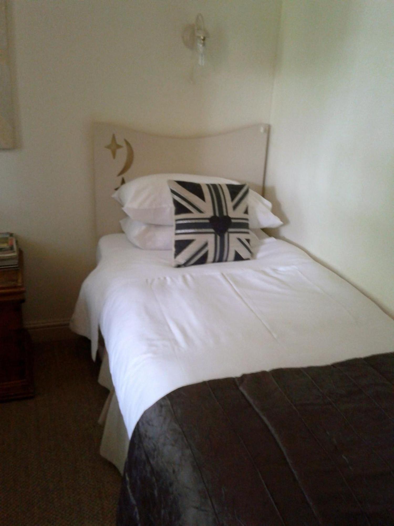 Cornerstones Guest House Сейл Экстерьер фото