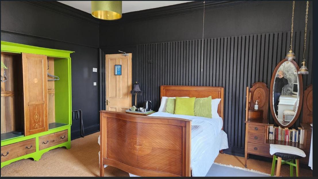 Cornerstones Guest House Сейл Экстерьер фото
