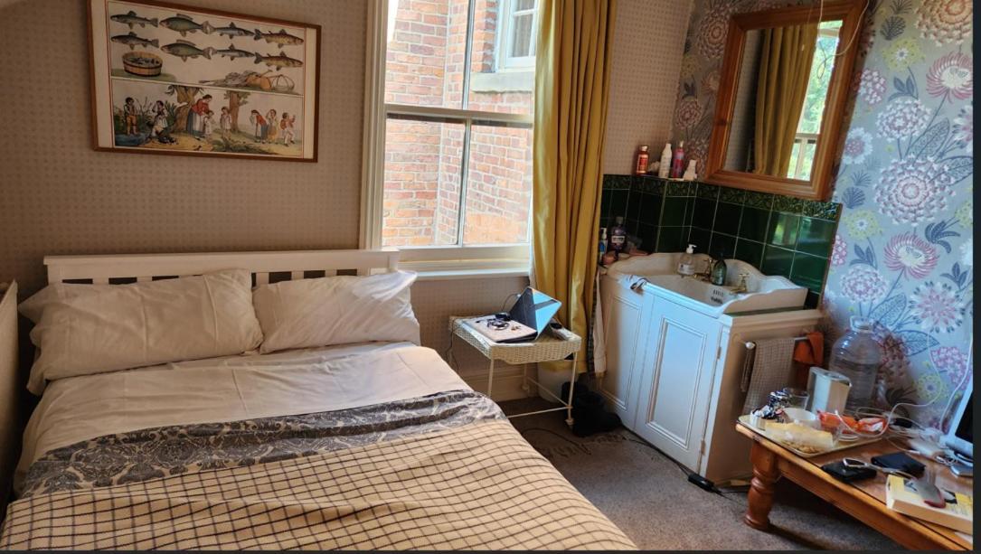 Cornerstones Guest House Сейл Экстерьер фото