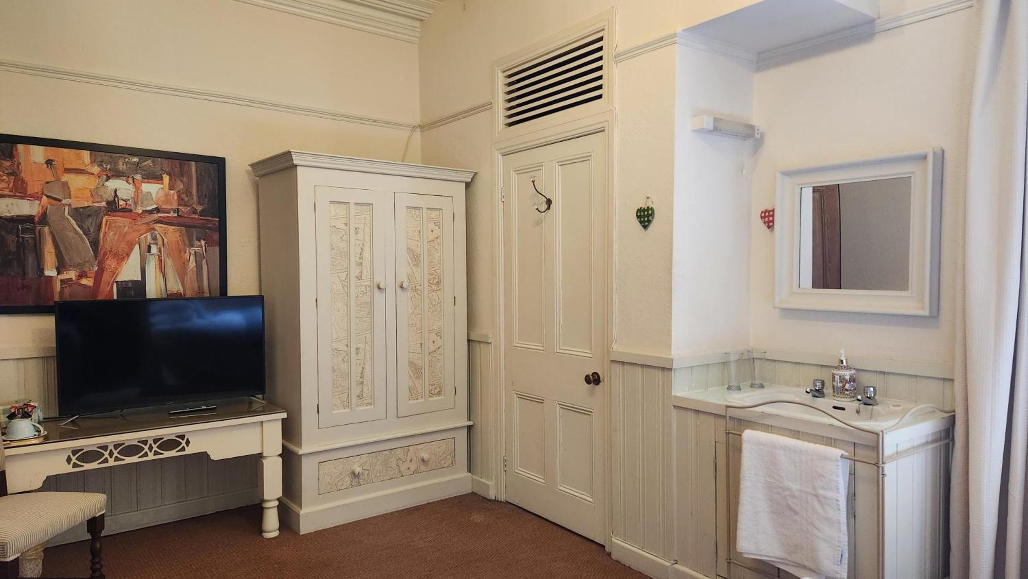 Cornerstones Guest House Сейл Экстерьер фото