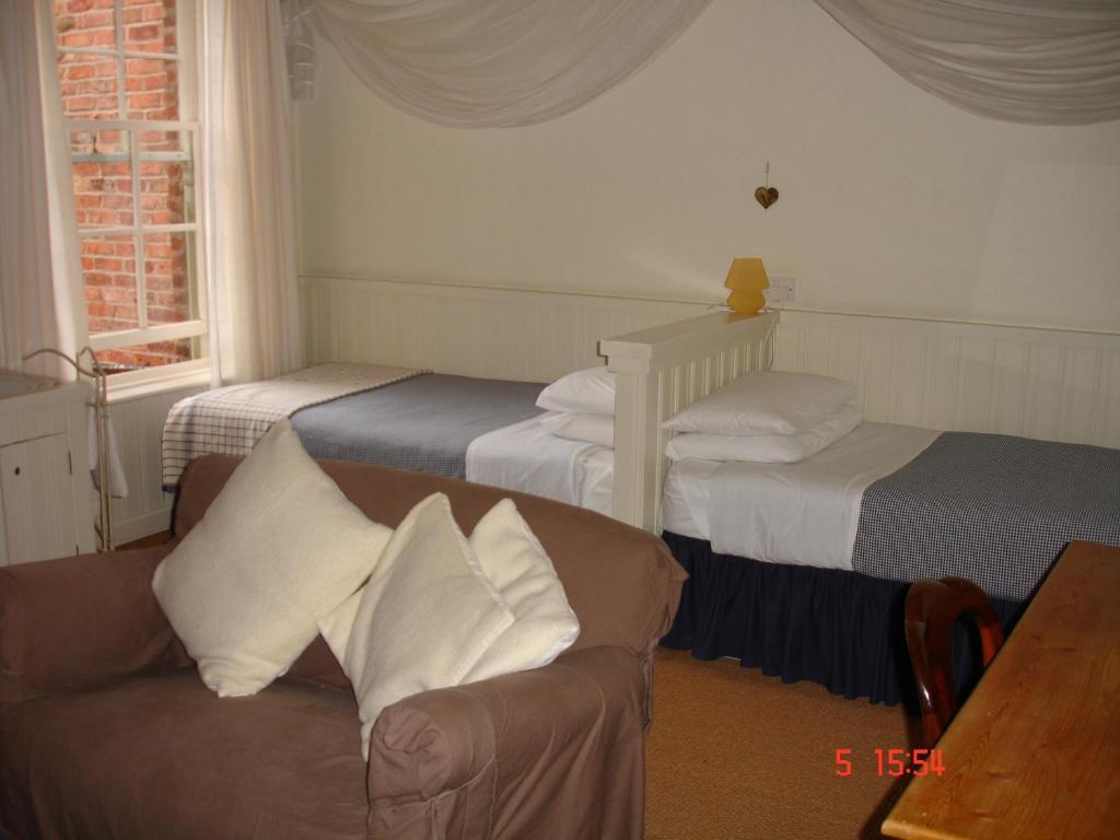 Cornerstones Guest House Сейл Номер фото