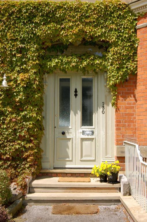 Cornerstones Guest House Сейл Экстерьер фото