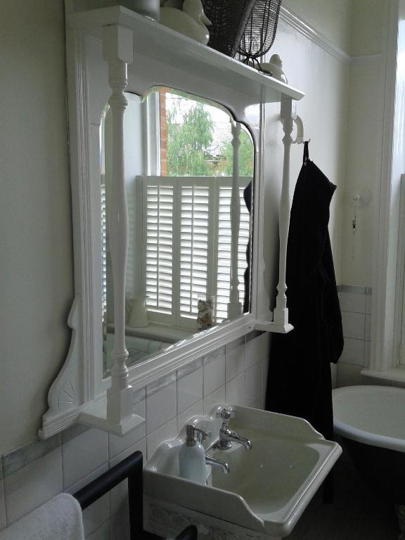 Cornerstones Guest House Сейл Номер фото